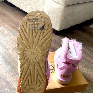 Minin uggs with bailey bow